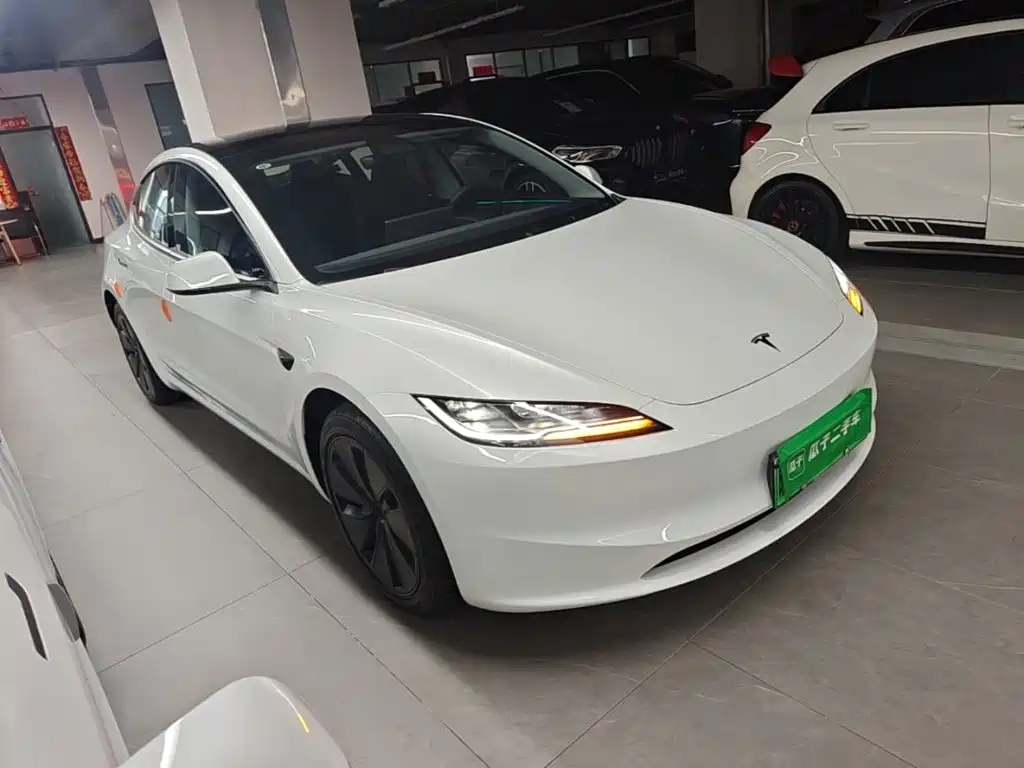 Tesla Model 3 — миниатюра 4