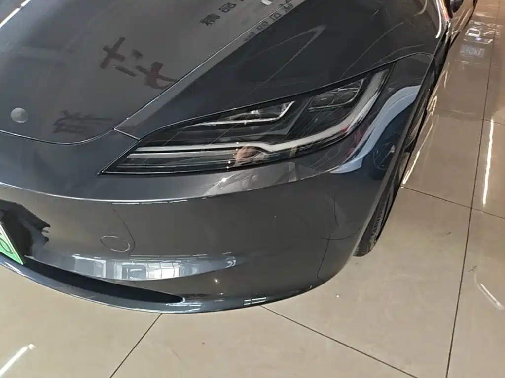 Tesla Model 3 — миниатюра 24