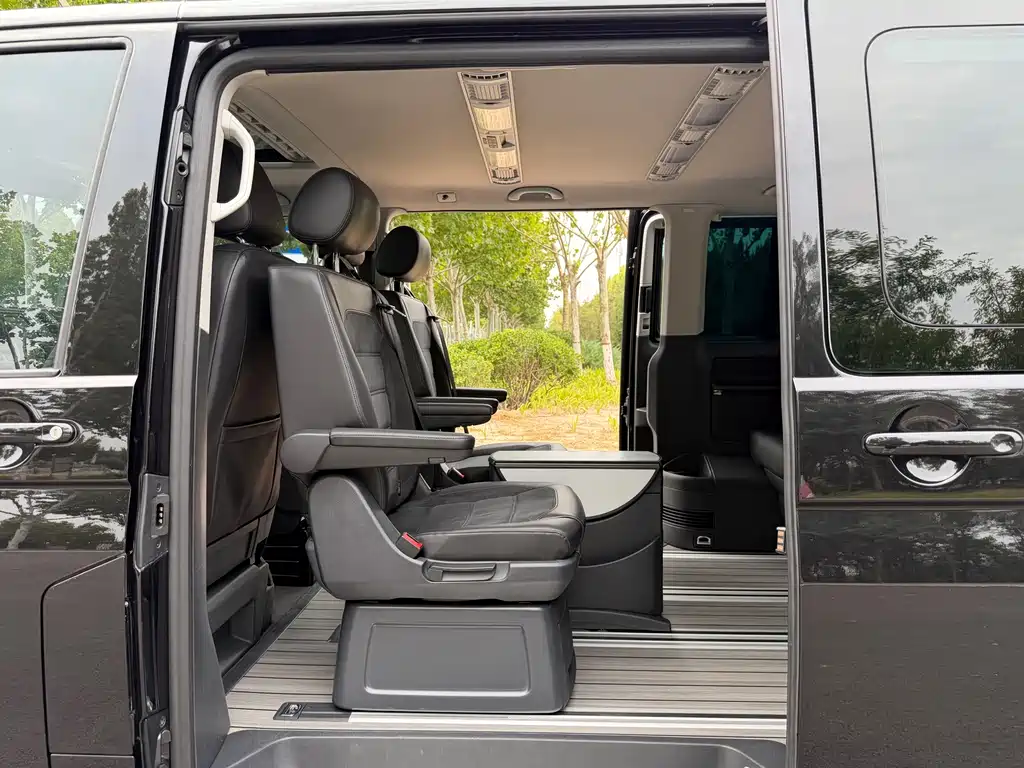 Volkswagen Multivan — миниатюра 23