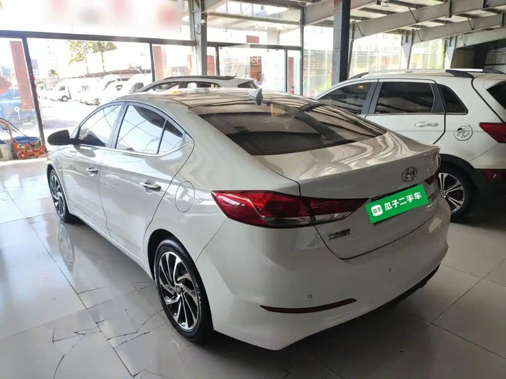 Hyundai Elantra — миниатюра 5