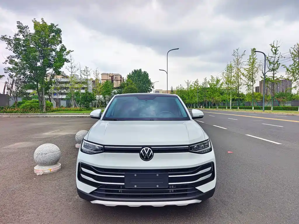 Volkswagen Tharu — миниатюра 2