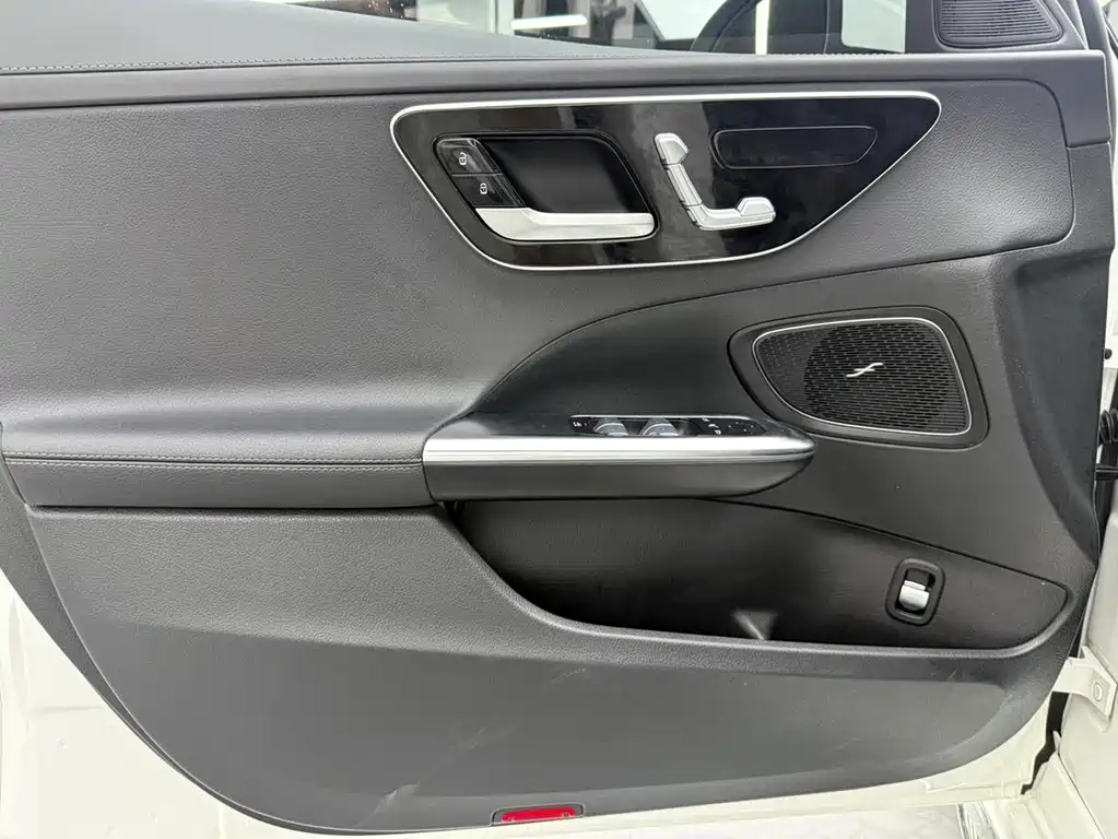 Mercedes-Benz C-Class — миниатюра 4