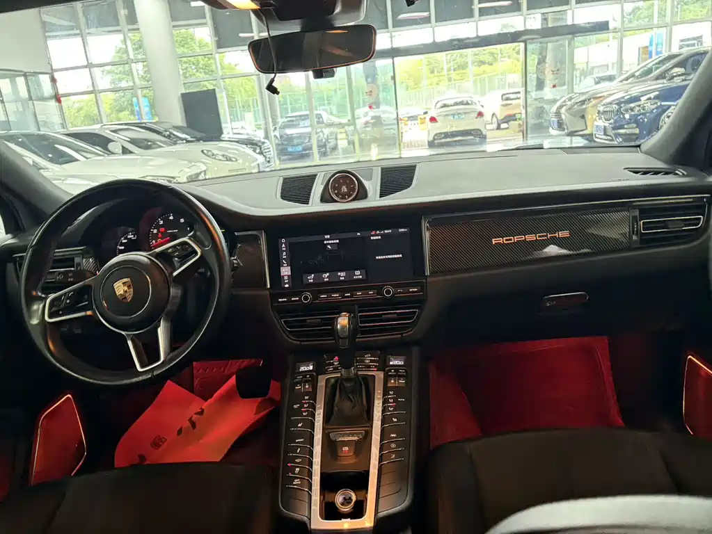 Porsche Macan — миниатюра 8