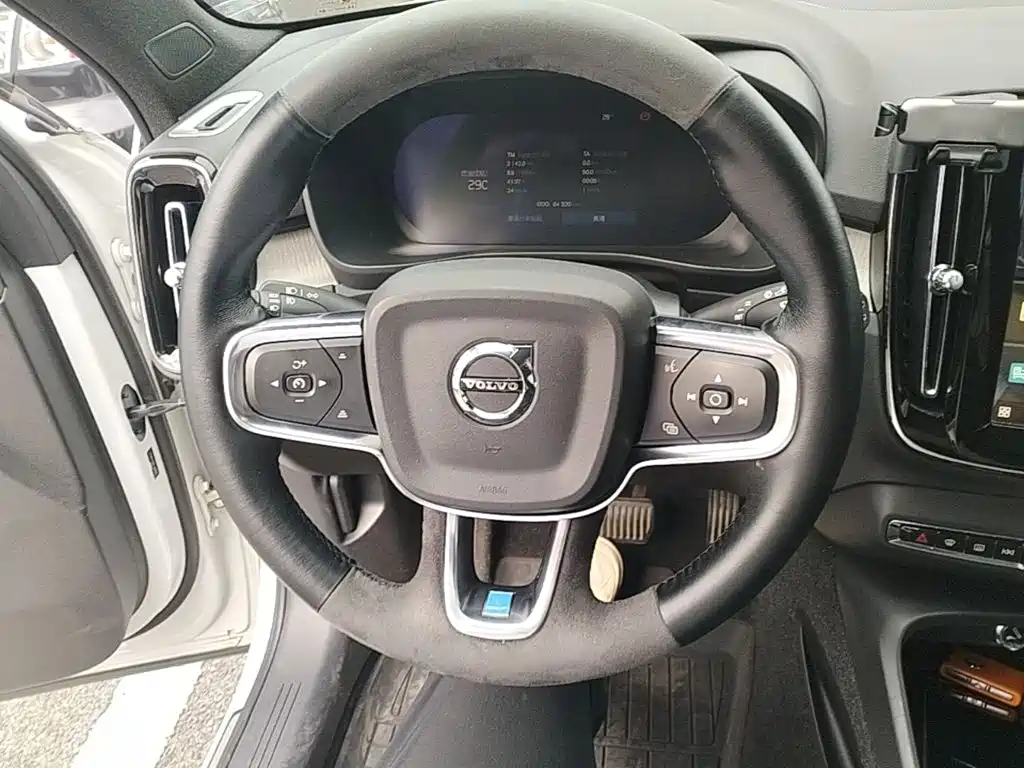 Volvo XC40 — миниатюра 11