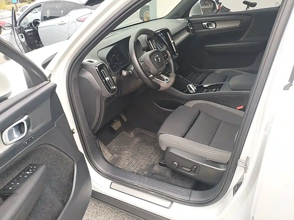 Volvo XC40 — миниатюра 16
