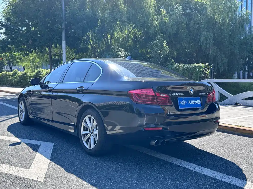 BMW 5 Series — миниатюра 7