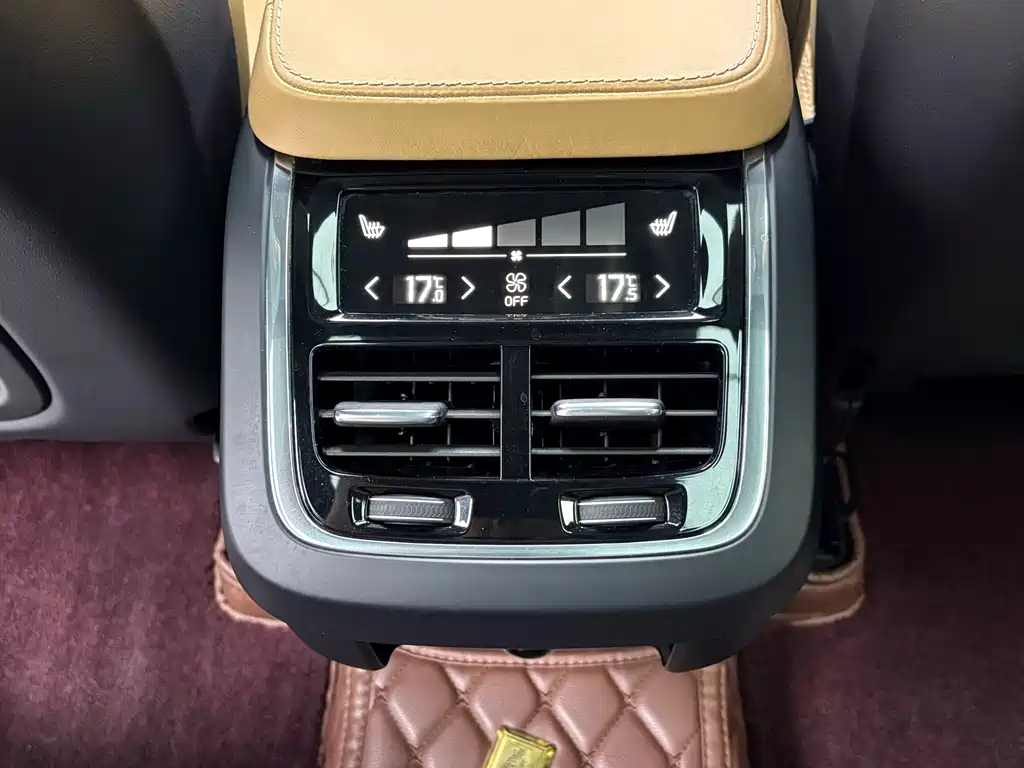 Volvo XC90 — миниатюра 8
