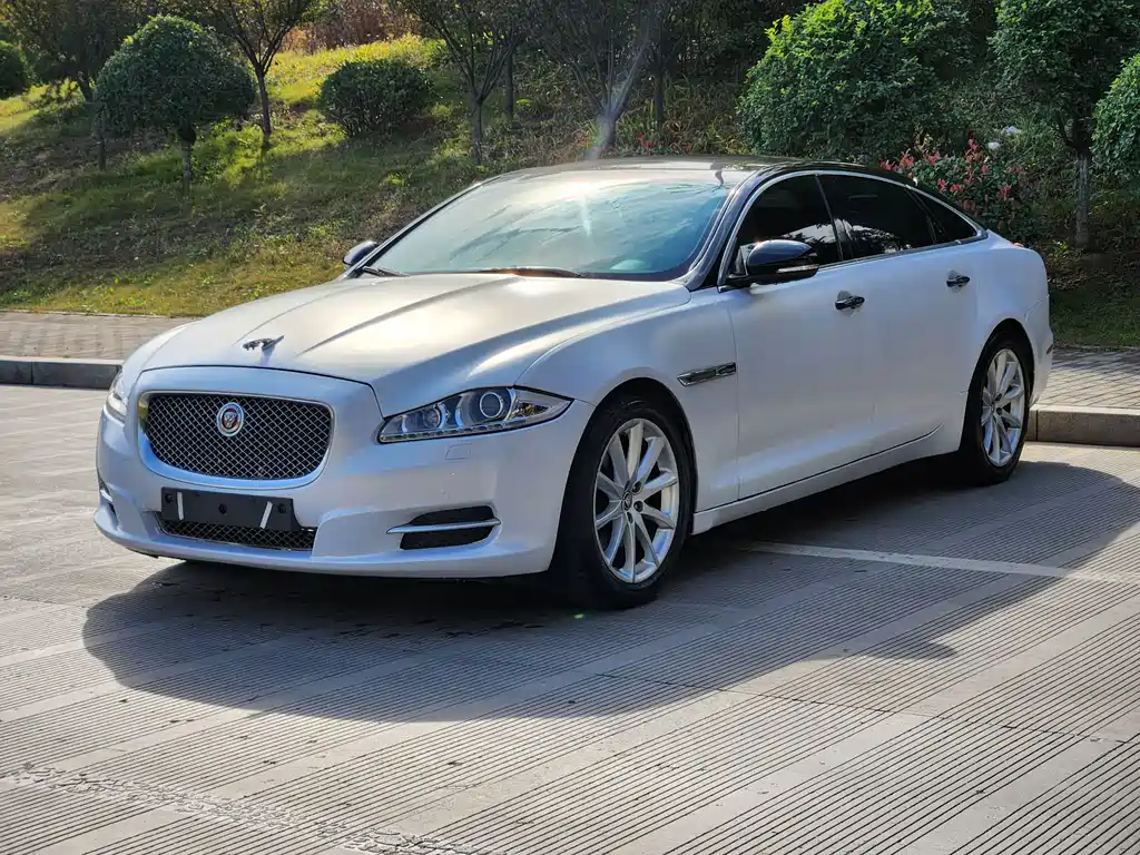 Jaguar XJ — миниатюра 4