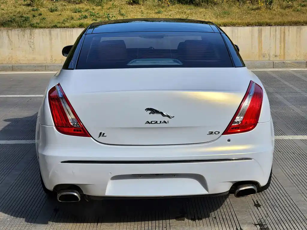 Jaguar XJ — миниатюра 5