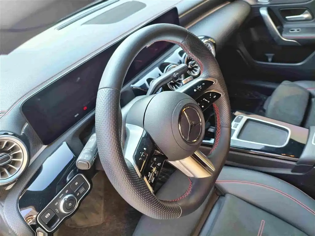 Mercedes-Benz A-Class — миниатюра 8