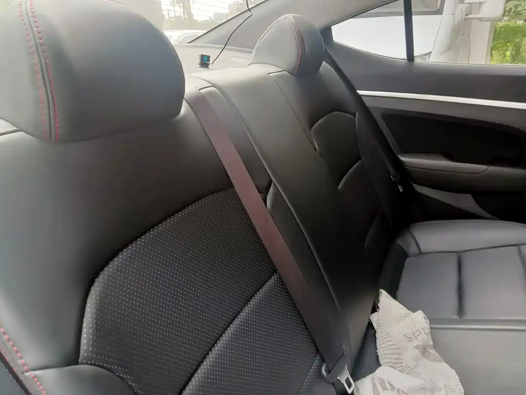 Hyundai Elantra — миниатюра 7