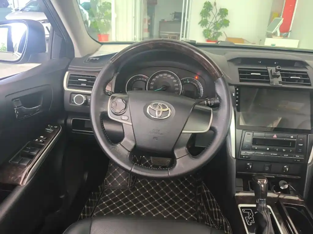 Toyota Camry — миниатюра 11