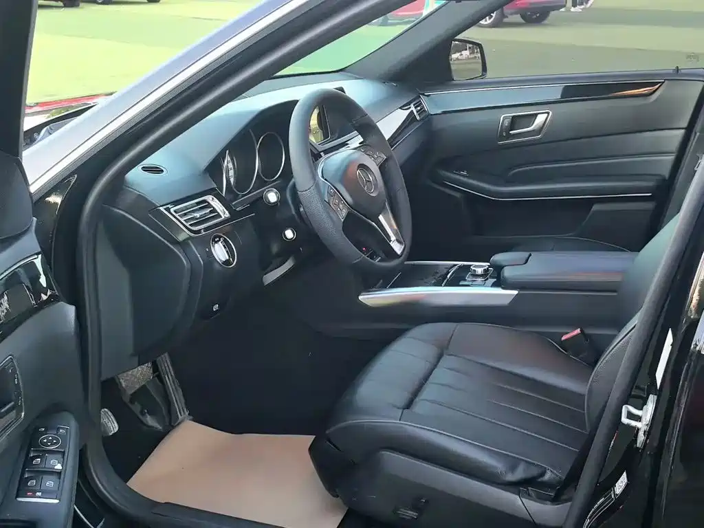 Mercedes-Benz E-Class — миниатюра 7