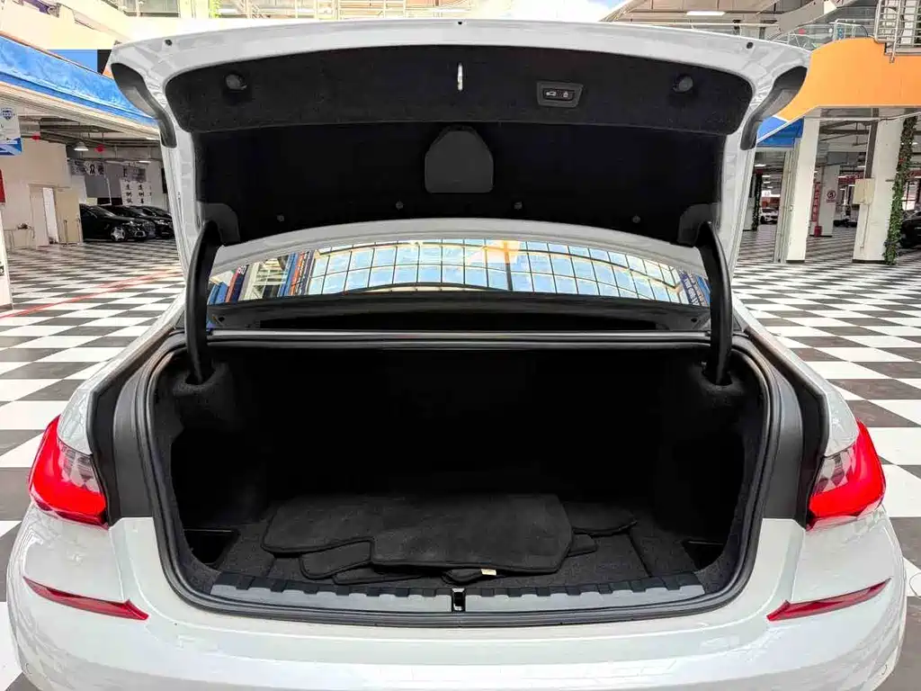 BMW 3 Series — миниатюра 17