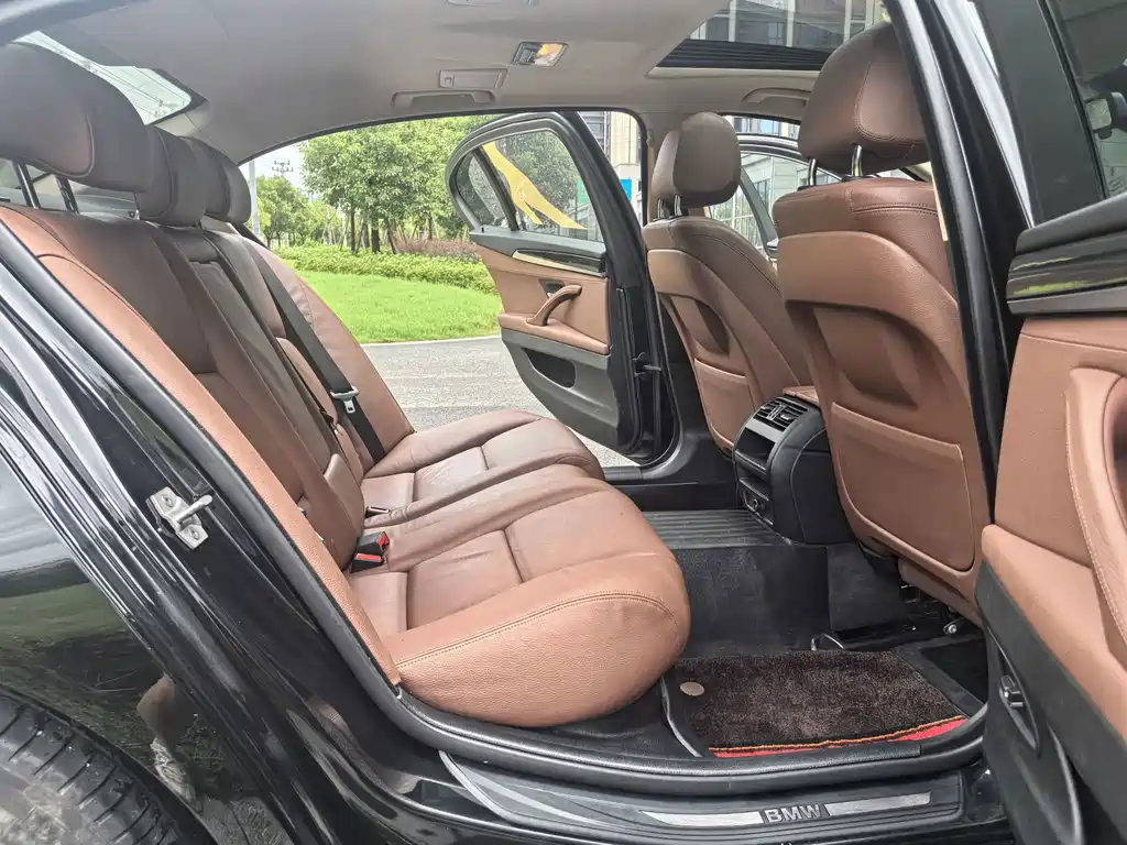 BMW 5 Series — миниатюра 10