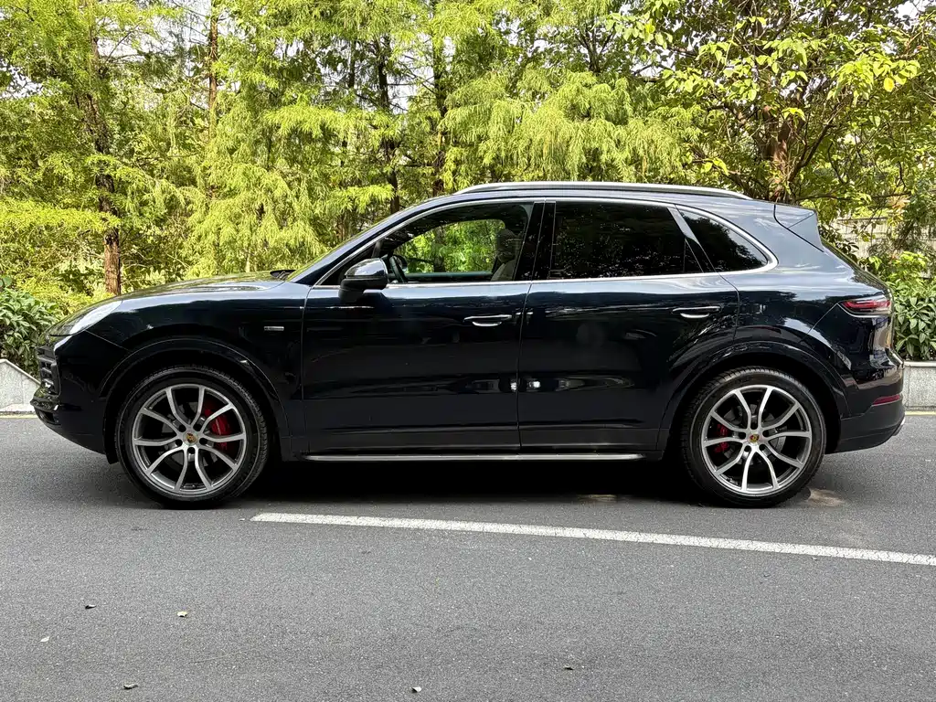 Porsche Cayenne — миниатюра 3