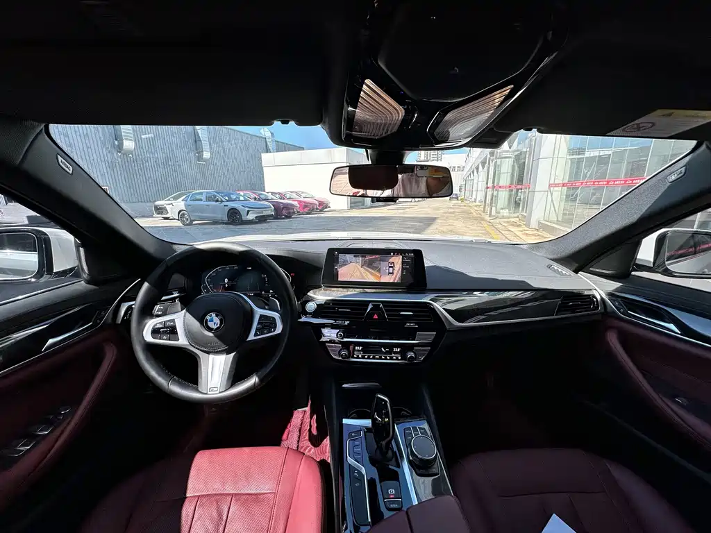 BMW 5 Series — миниатюра 6