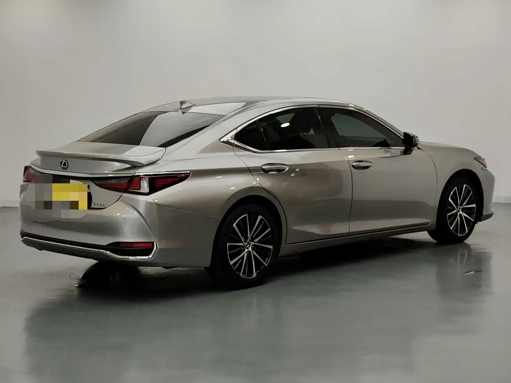 Lexus ES 2022 300h Premium