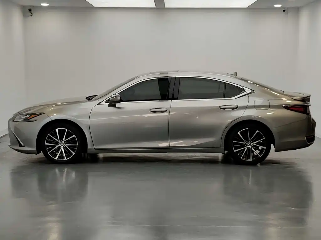 Lexus ES 2022 300h Premium