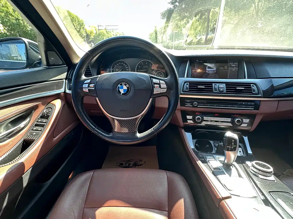 BMW 5 Series — миниатюра 11