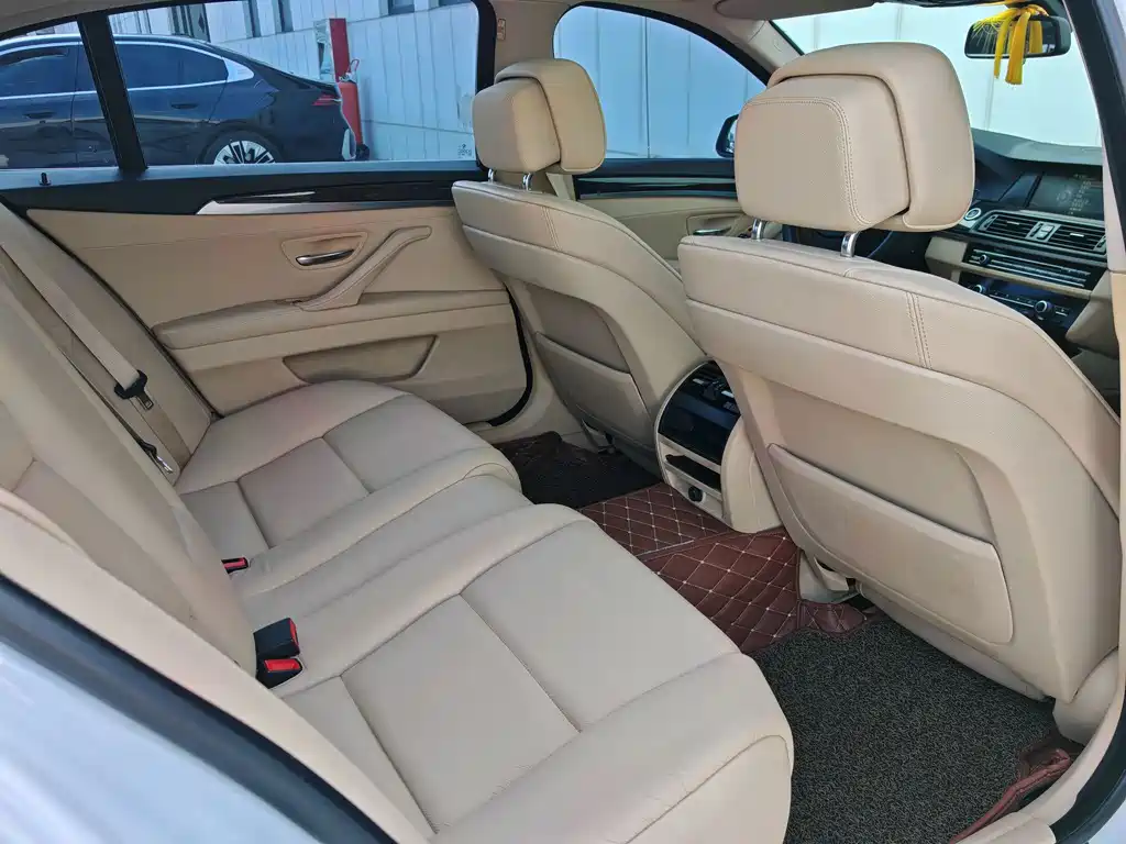 BMW 5 Series — миниатюра 17