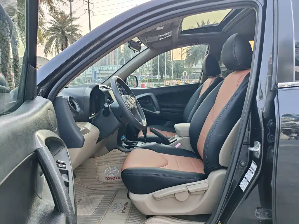 Toyota RAV4 — миниатюра 9