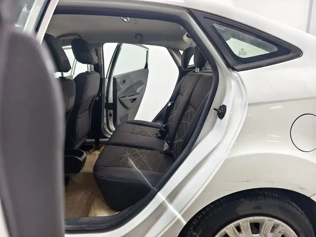 Ford Fiesta — миниатюра 12