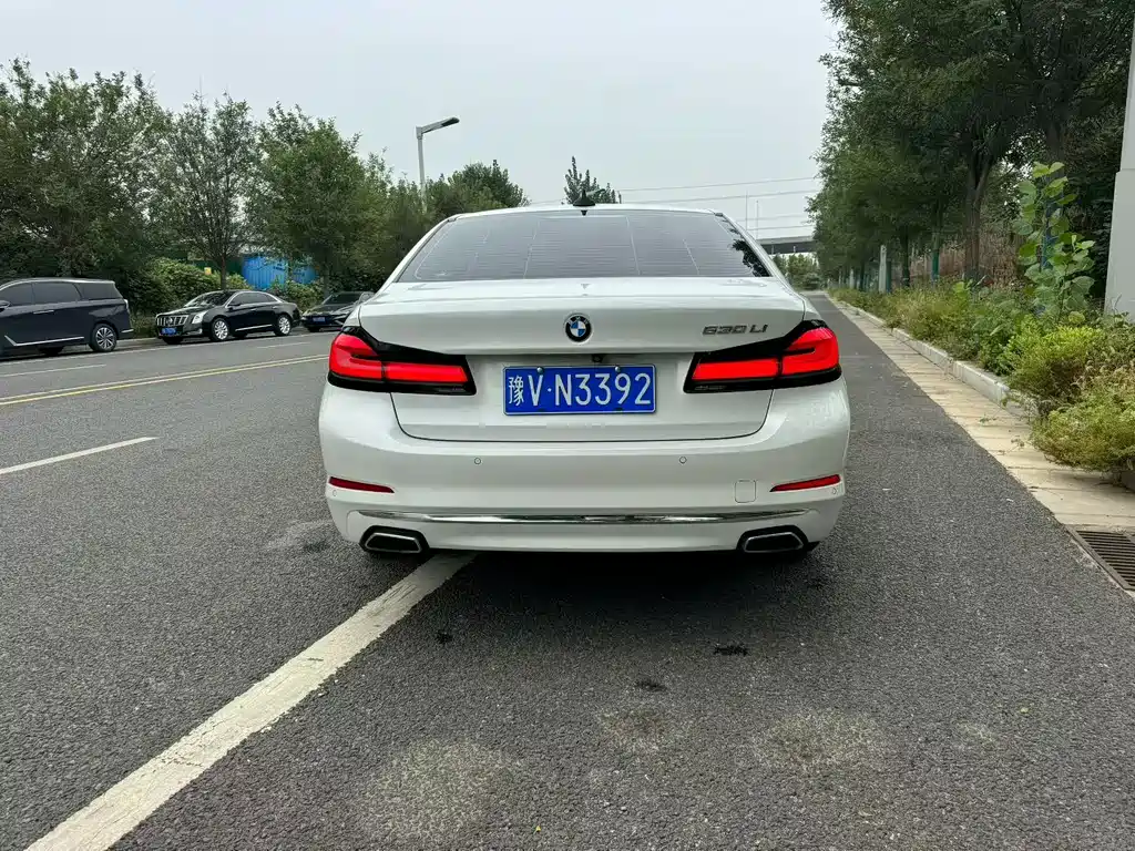 BMW 5 Series — миниатюра 8