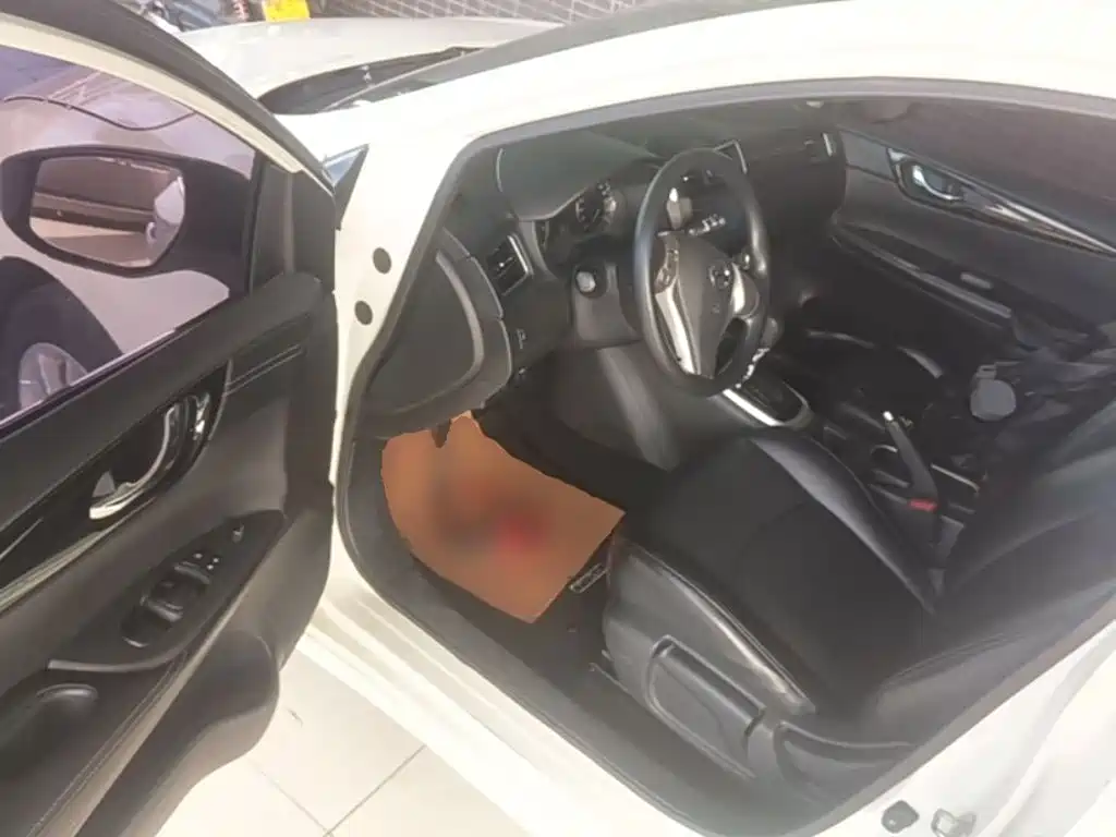 Nissan Tiida — миниатюра 16
