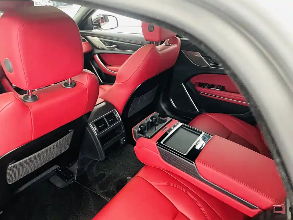Jaguar XFL — миниатюра 9