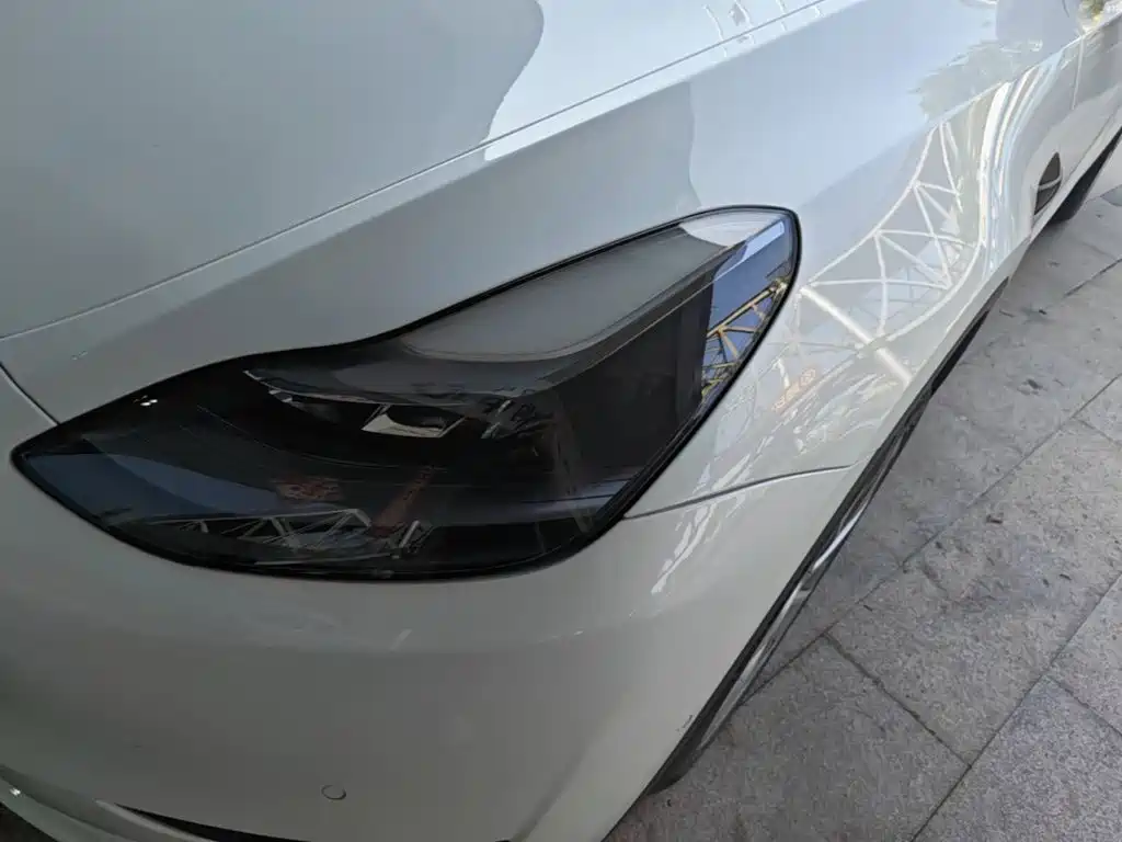 Tesla Model Y — миниатюра 24