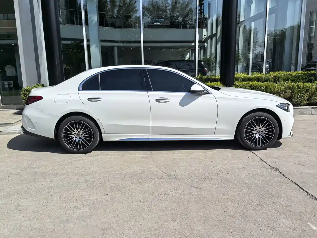Mercedes-Benz C-Class — миниатюра 3