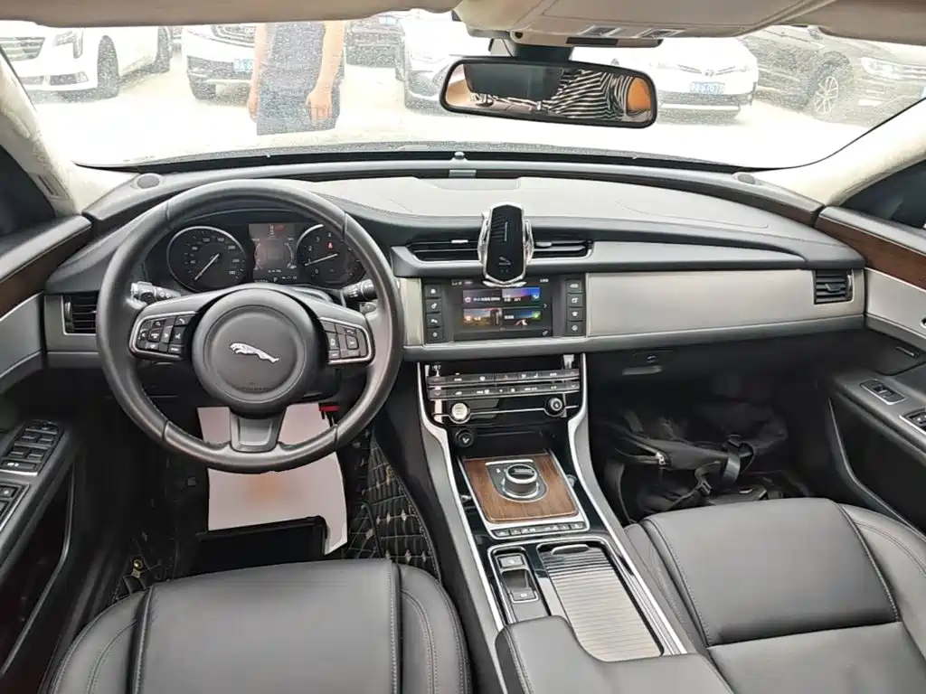 Jaguar XFL — миниатюра 10