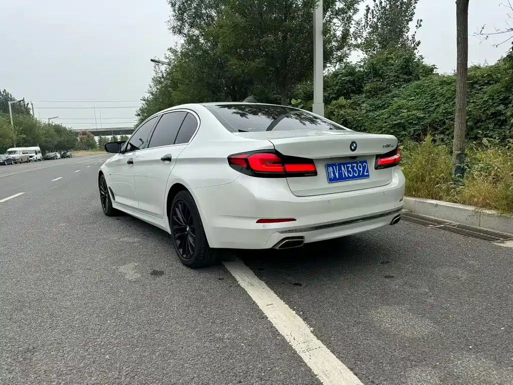 BMW 5 Series — миниатюра 7