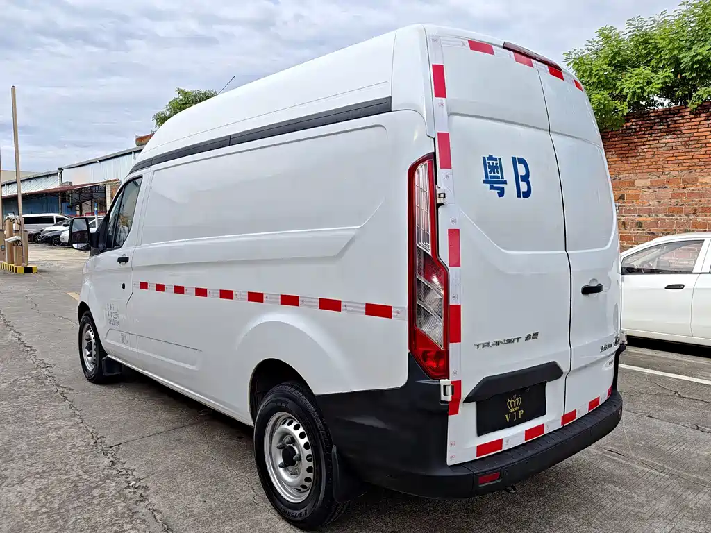 Ford Transit — миниатюра 6