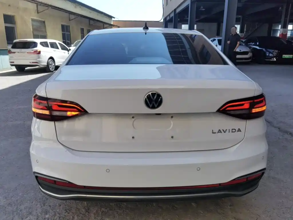 Volkswagen Lavida — миниатюра 6
