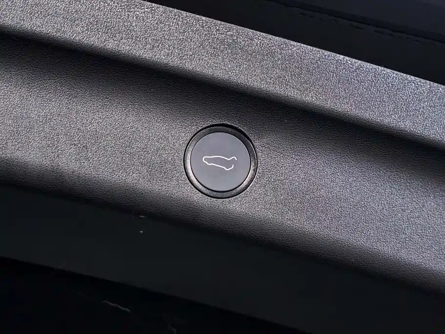 Tesla Model Y — миниатюра 31