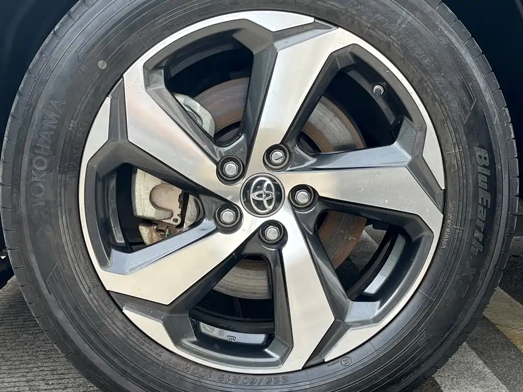 Toyota RAV4 Prime — миниатюра 10