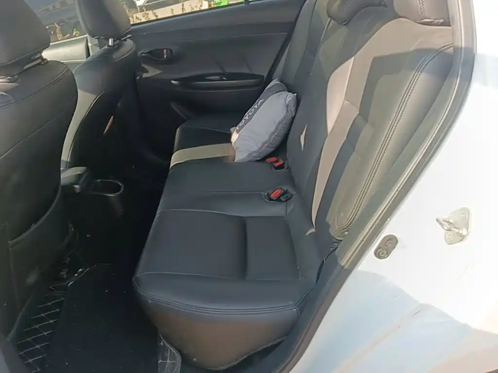 Toyota Yaris L — миниатюра 17
