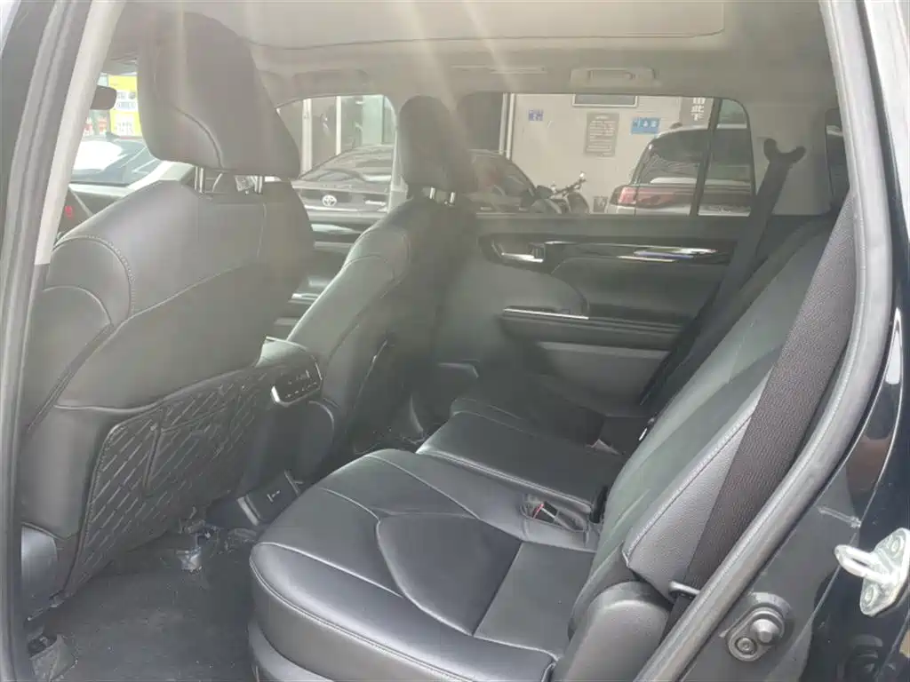 Toyota Highlander — миниатюра 7