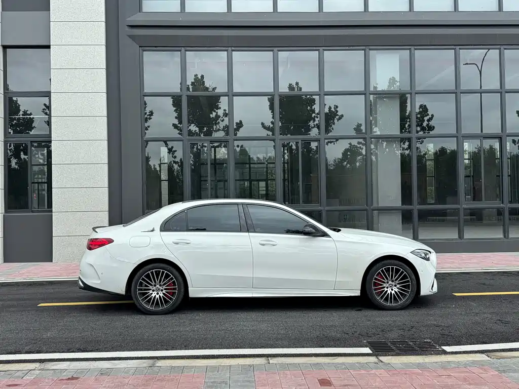 Mercedes-Benz C-Class — миниатюра 12