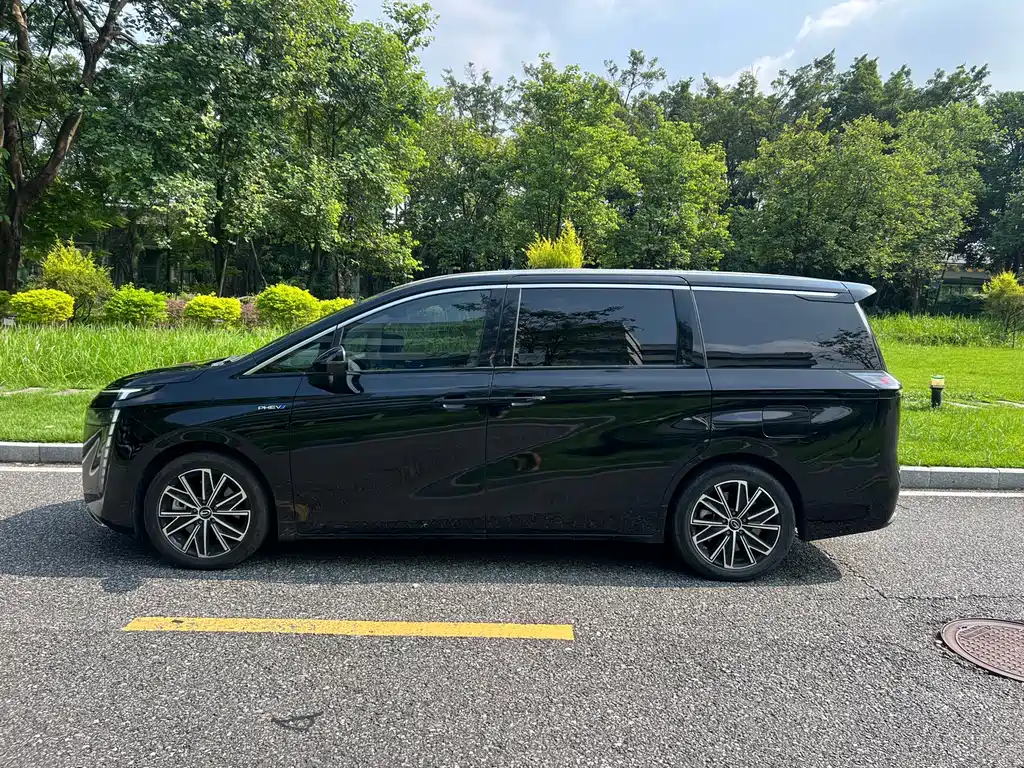 GAC Motor Trumpchi E8 PHEV — миниатюра 8