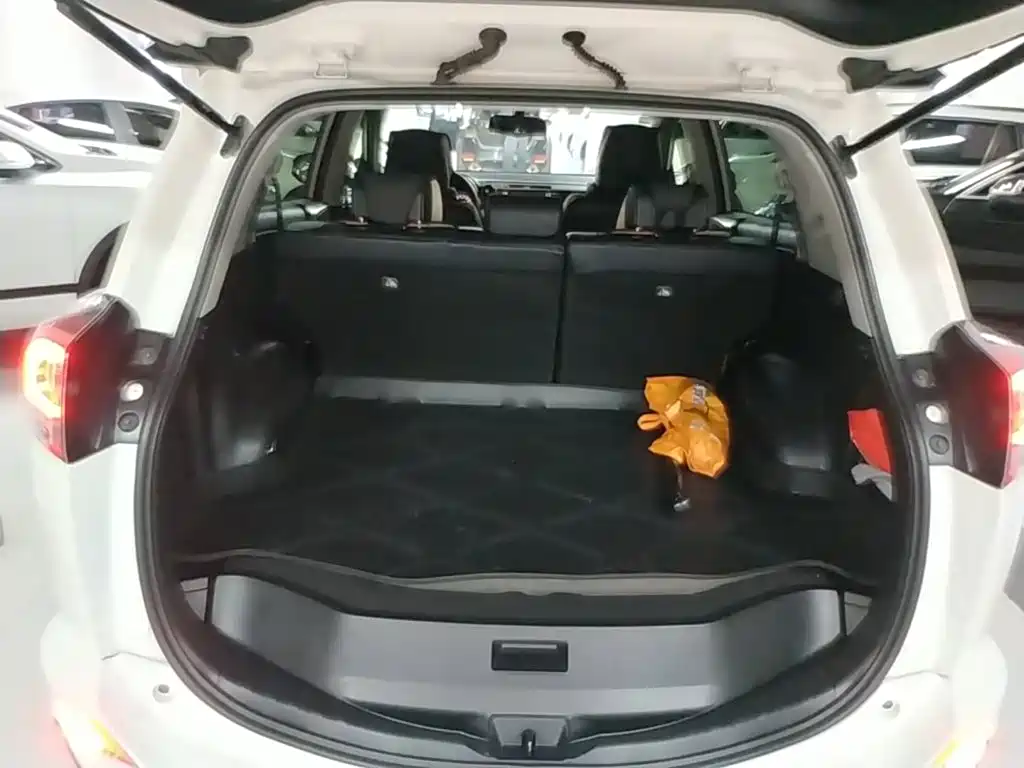 Toyota RAV4 — миниатюра 19