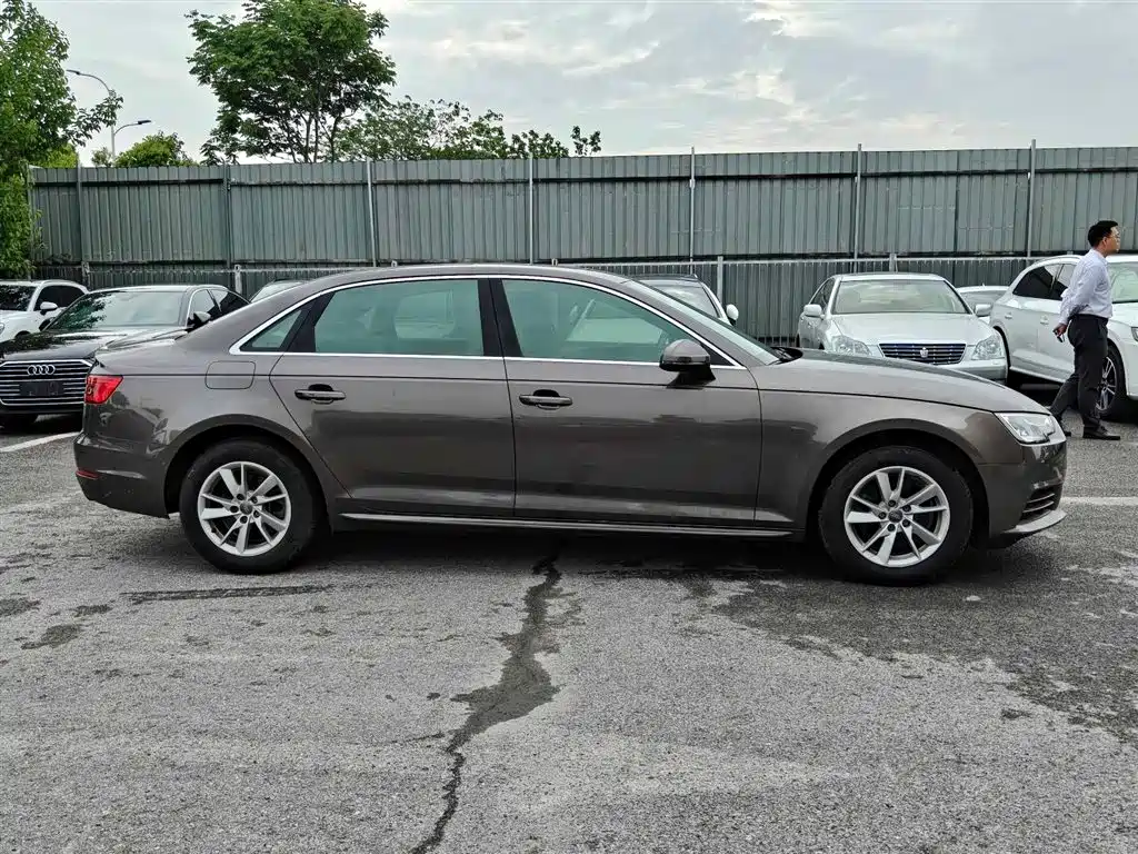 Audi A4L 2017 40 TFSI