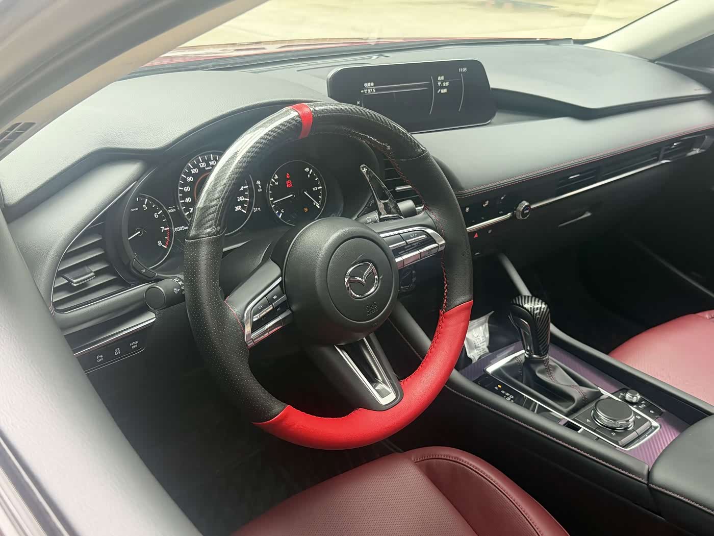 Mazda Mazda3 Axela 2.0 л 2024 г. красный/фиолетовый, пробег 10000 км