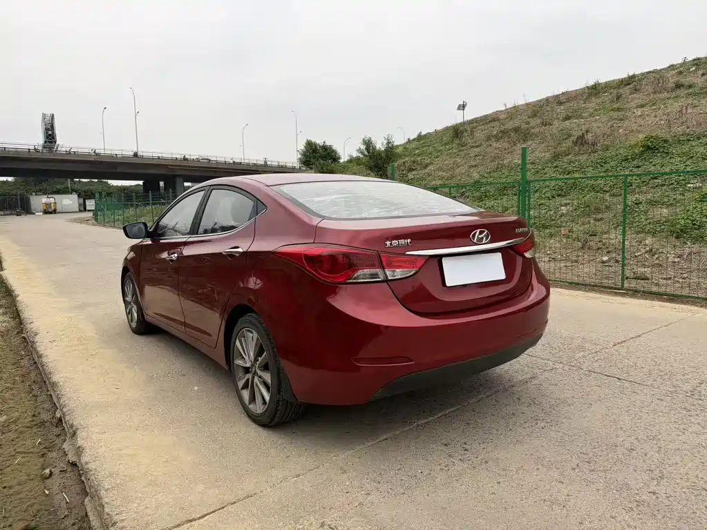 Hyundai Elantra Langdong — миниатюра 9