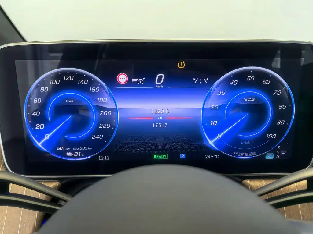 Mercedes-Benz EQE SUV — миниатюра 17