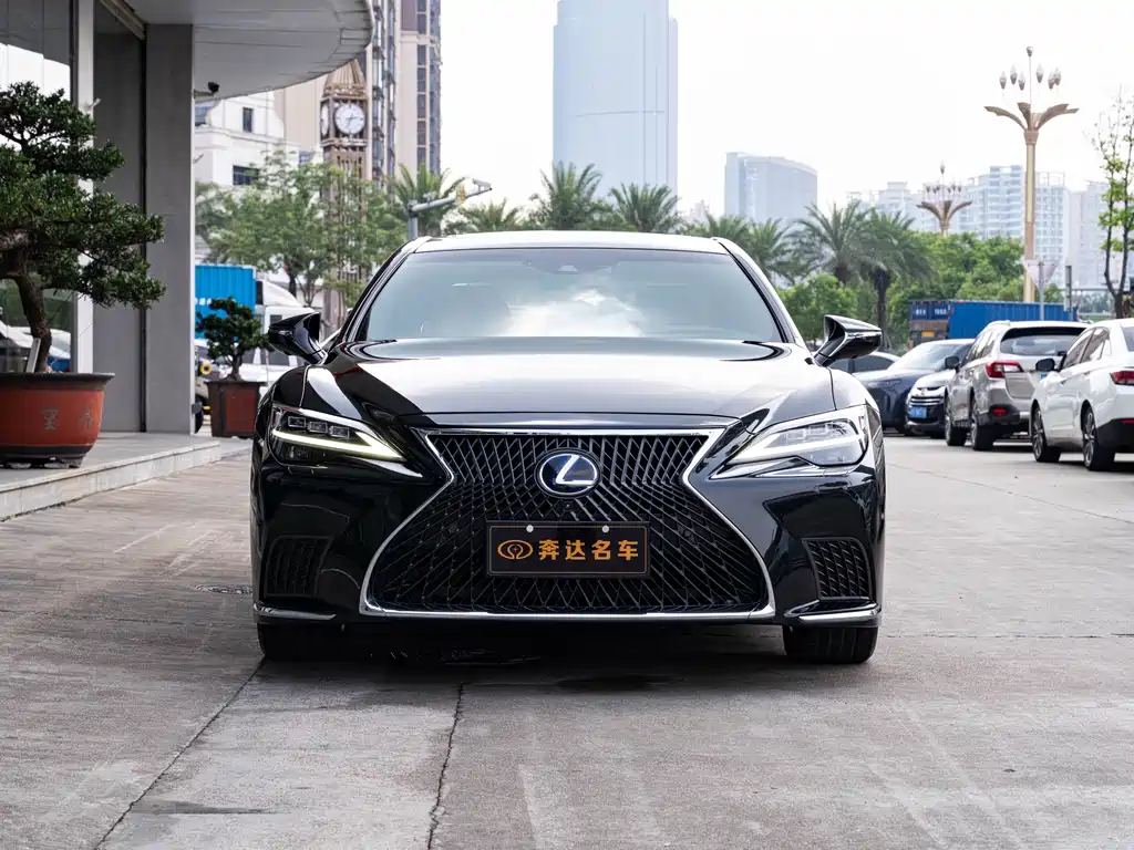 Lexus LS — миниатюра 2