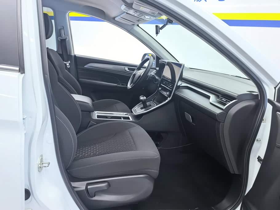 Haval Haval M6 1.5 л 2023 г. Белый, пробег 45800 км