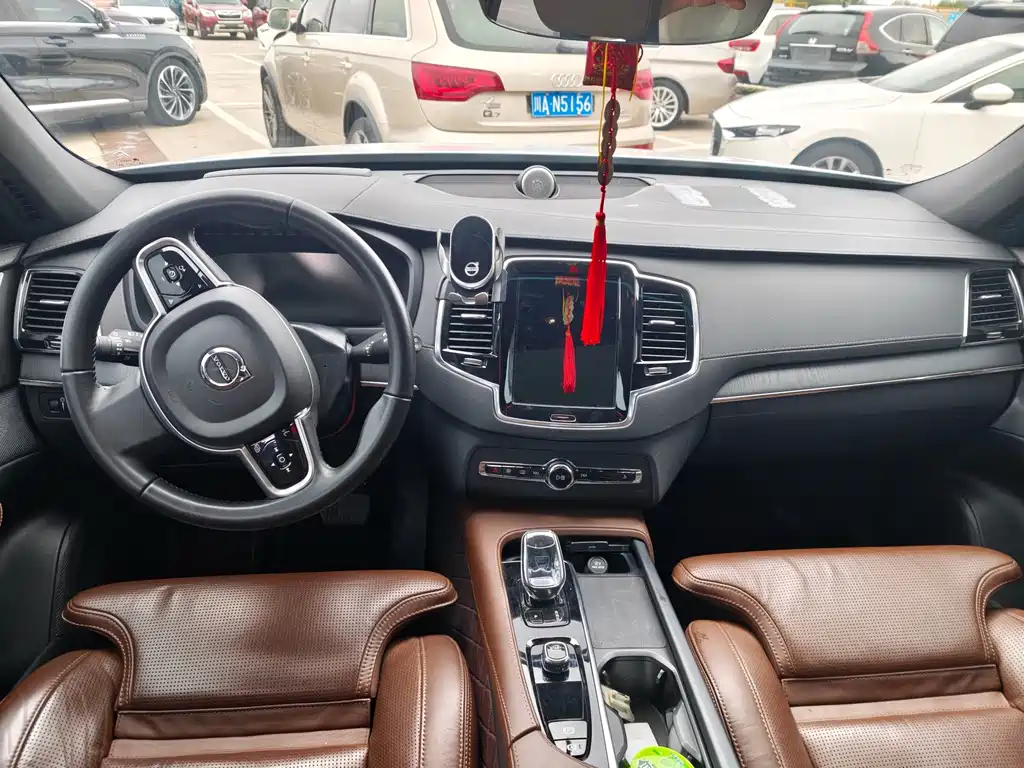 Volvo XC90 PHEV — миниатюра 6